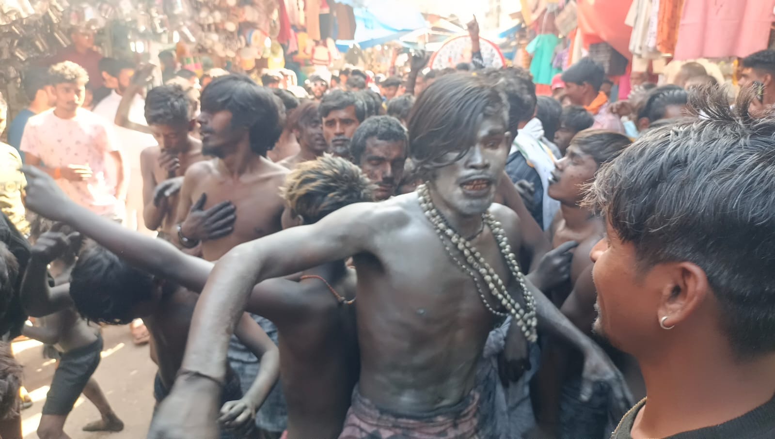 Maha Shivratri 2024 Lord Shiva Barat in Haridwar Huge Crowd of devotees dance on DJ photos.