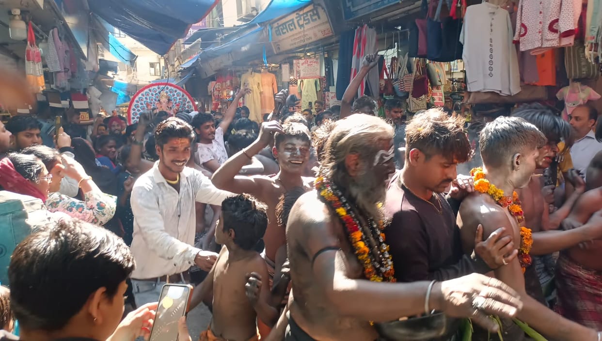 Maha Shivratri 2024 Lord Shiva Barat in Haridwar Huge Crowd of devotees dance on DJ photos.