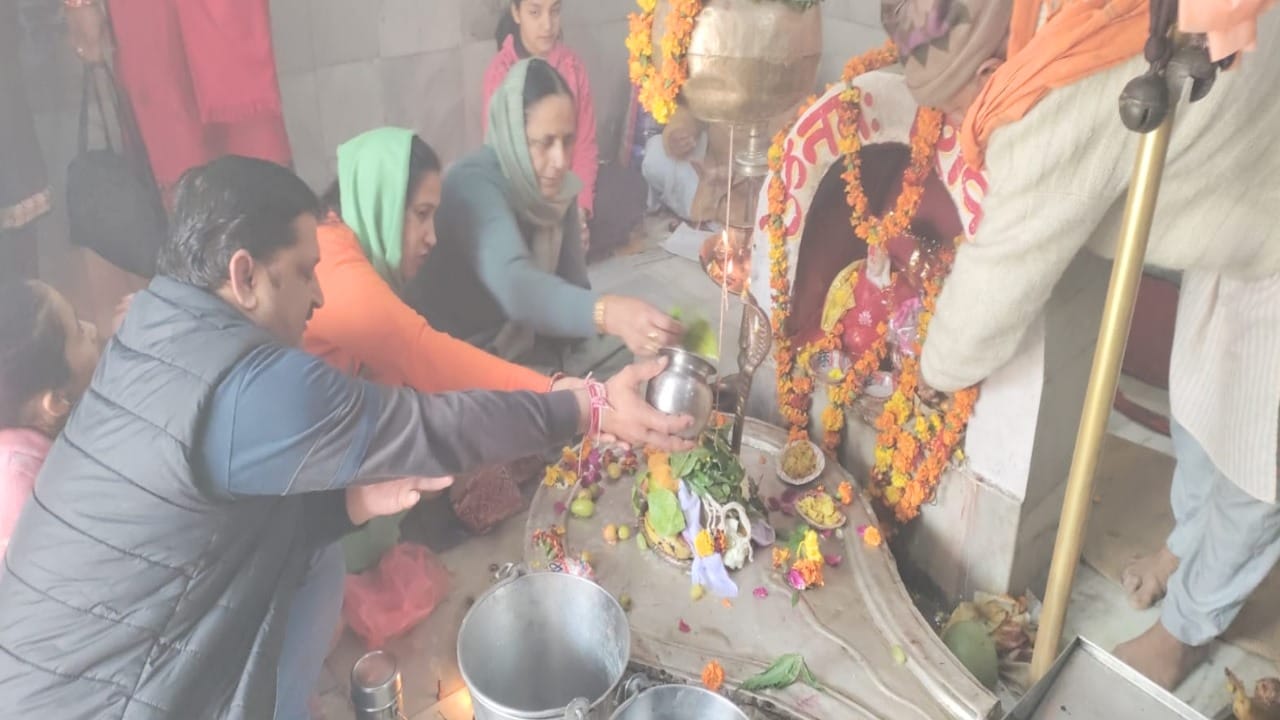 Mahashivratri: Flood of faith in Bijli Mahadev and other temples, chants of Bhole echoed in the shivalaya