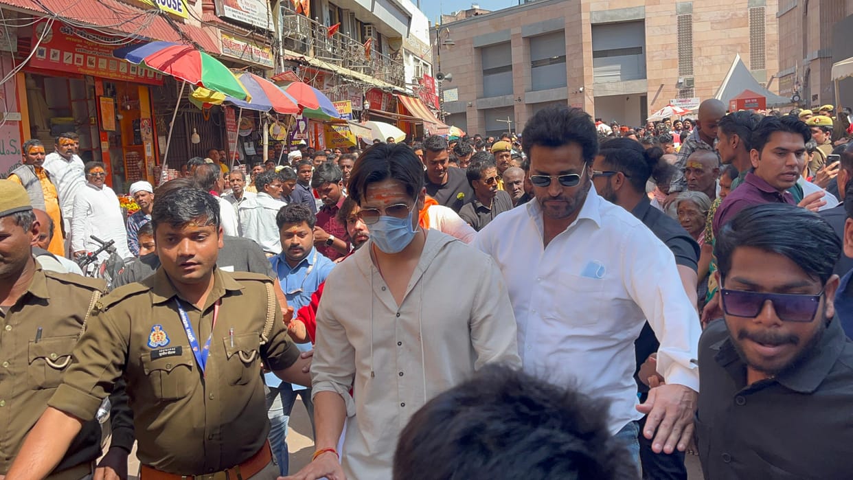 Actor Siddharth Malhotra reached Kashi Vishwanath darshan on Mahashivratri