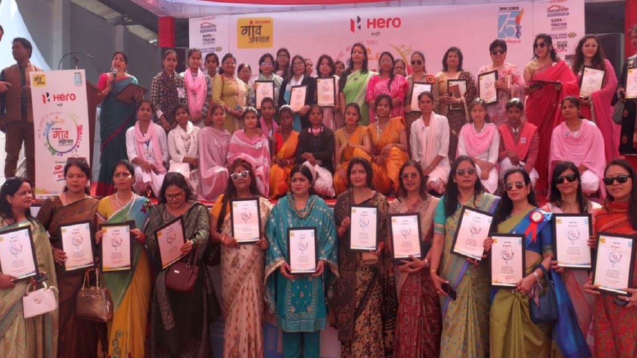 Amar Ujala Gaon Mahotsav begins honoring women on the first day in Shahjahanpur