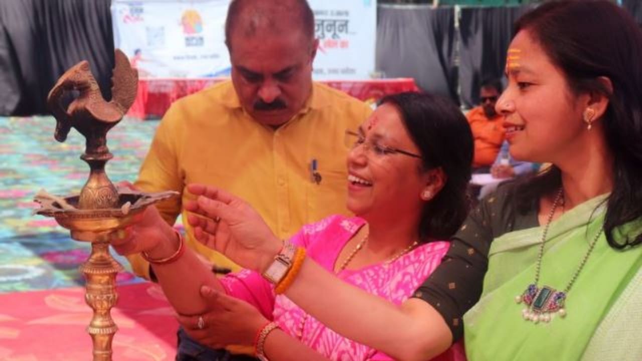 Amar Ujala Gaon Mahotsav begins honoring women on the first day in Shahjahanpur