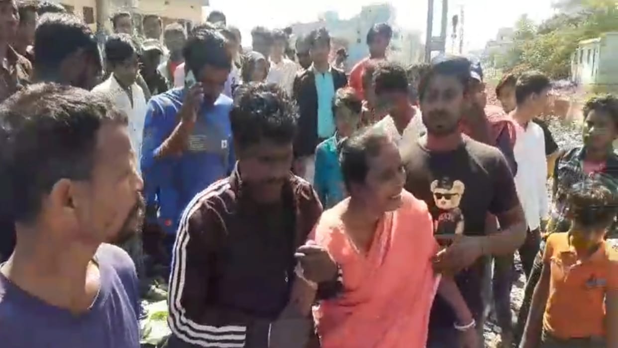 Darbhanga Dead body of youth missing for four days recovered from garbage heap suspicion of murder