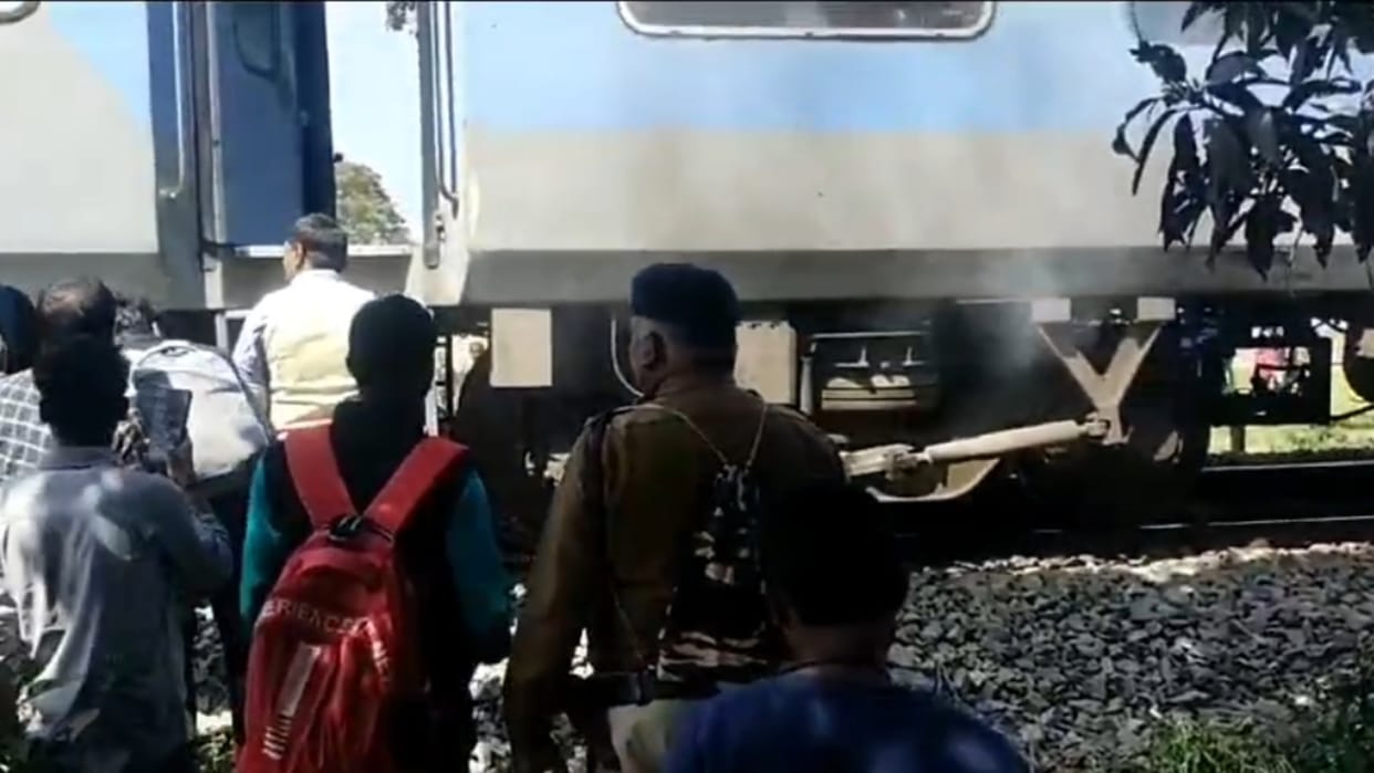 Bihar Panic among passengers after seeing smoke coming out of Jaynagar-Danapur Intercity Express