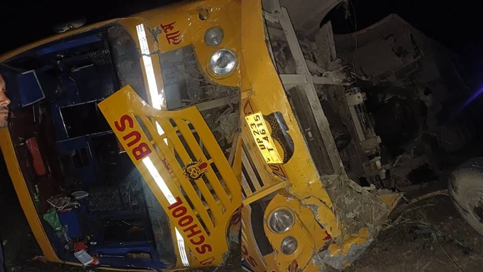 Bus of barati overturns on Ganga dam in Amroha more than 15 people injured
