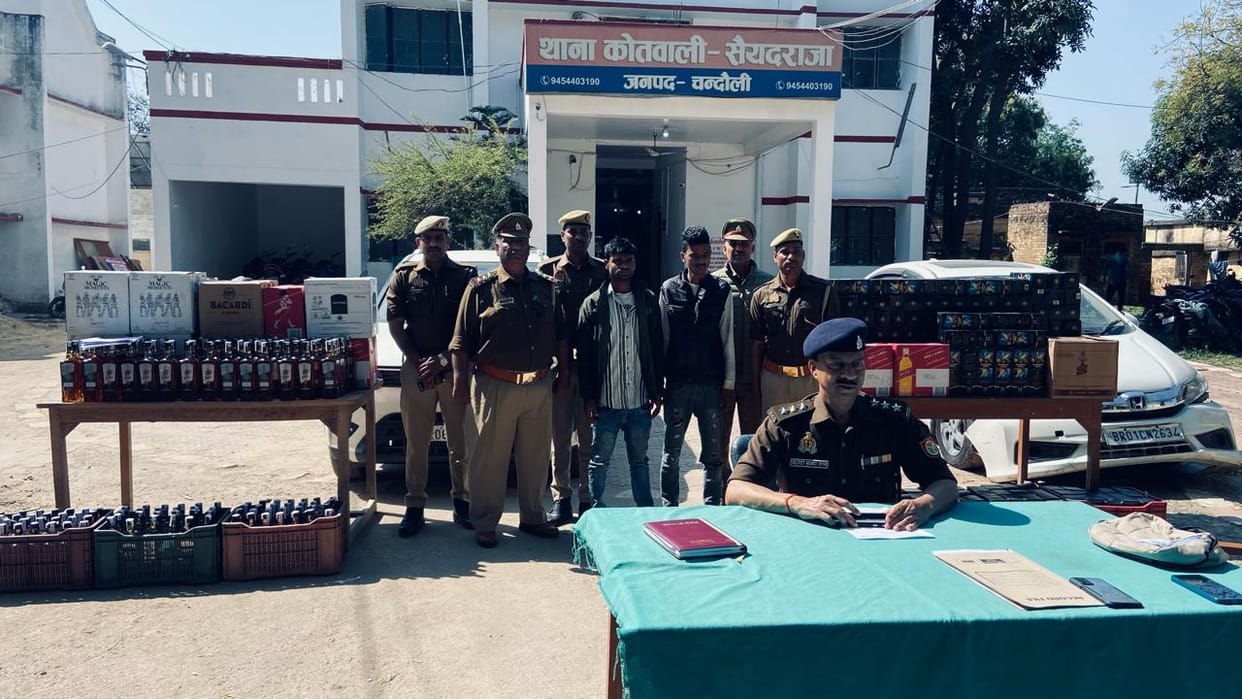 Two smugglers arrested with liquor worth 10 lakh from luxury car in chandauli