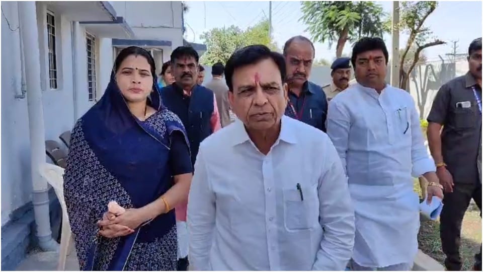 पमुख्यमंत्री जगदीश देवड़ा खंडवा पहुंचे।