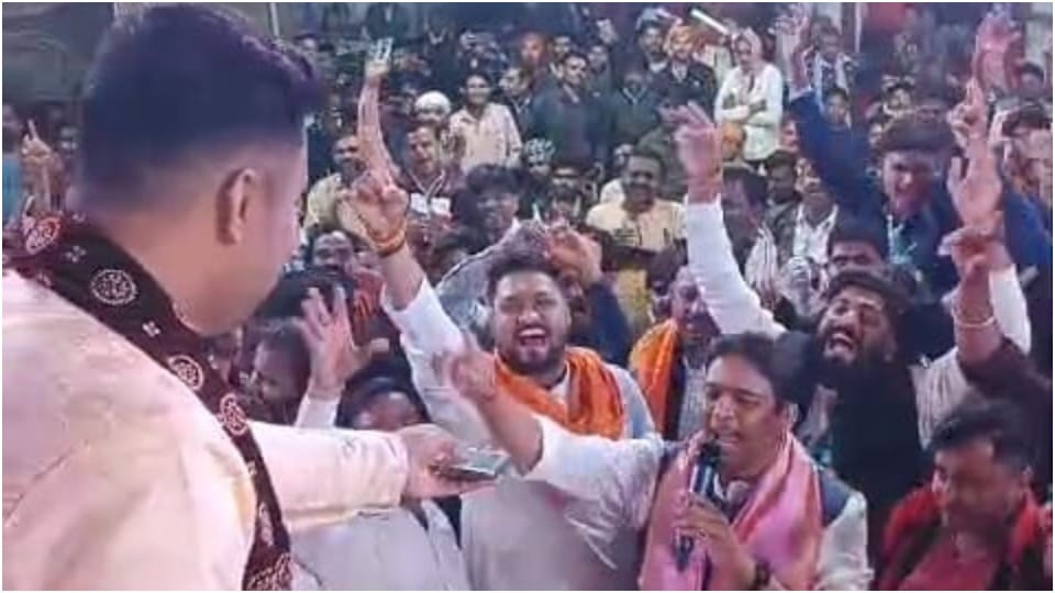 Damoh Lok Sabha candidate Rahul Singh Lodhi sang the song, Modiji aaye hain song