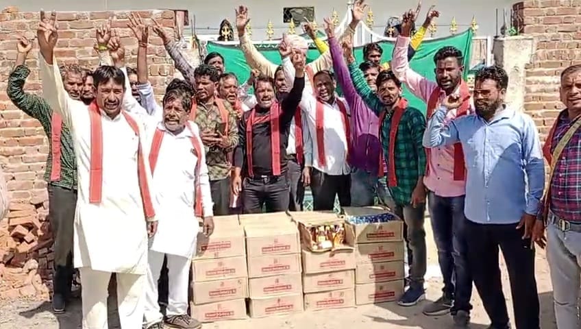 Damoh: Lock of liquor smuggler's house broken in Deori village of Damoh, 31 boxes of illicit liqour seized