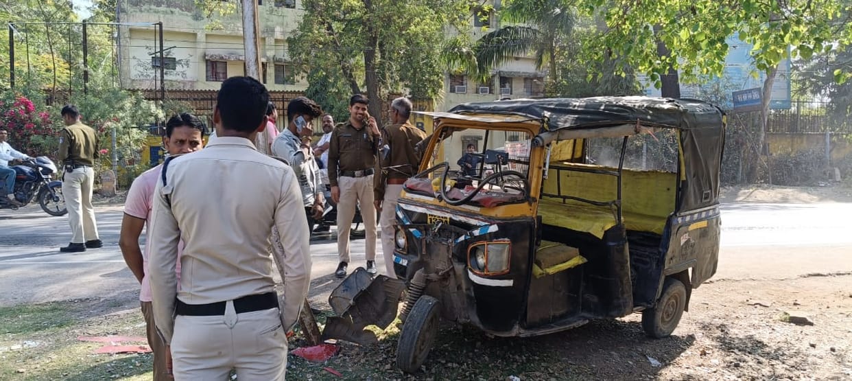 MP News: Auto returning from funeral hit by unknown vehicle, one dead, six injured