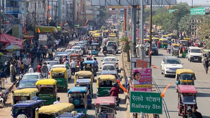 Smuggling is being done in private vehicles from Gorakhpur railway station to Nepal, police unaware
