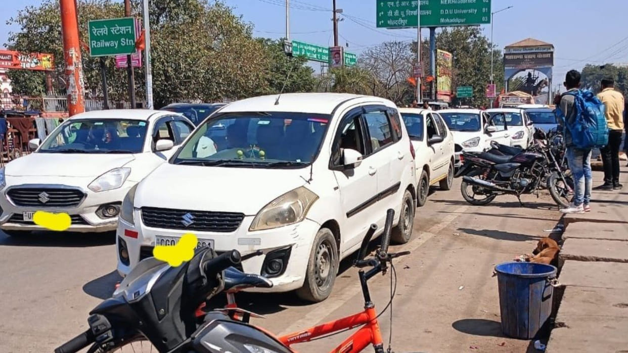Smuggling is being done in private vehicles from Gorakhpur railway station to Nepal, police unaware