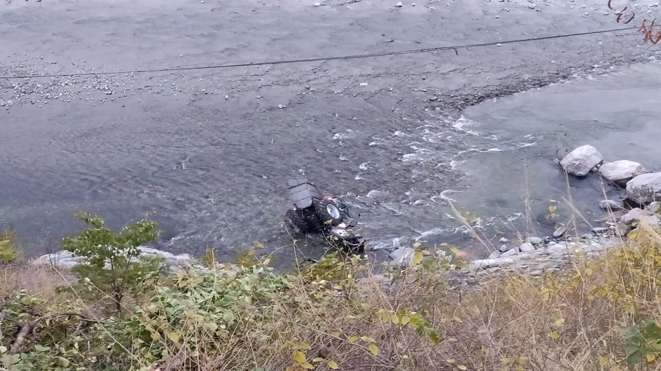 Tractor driver dies after falling into Kosi river nainital