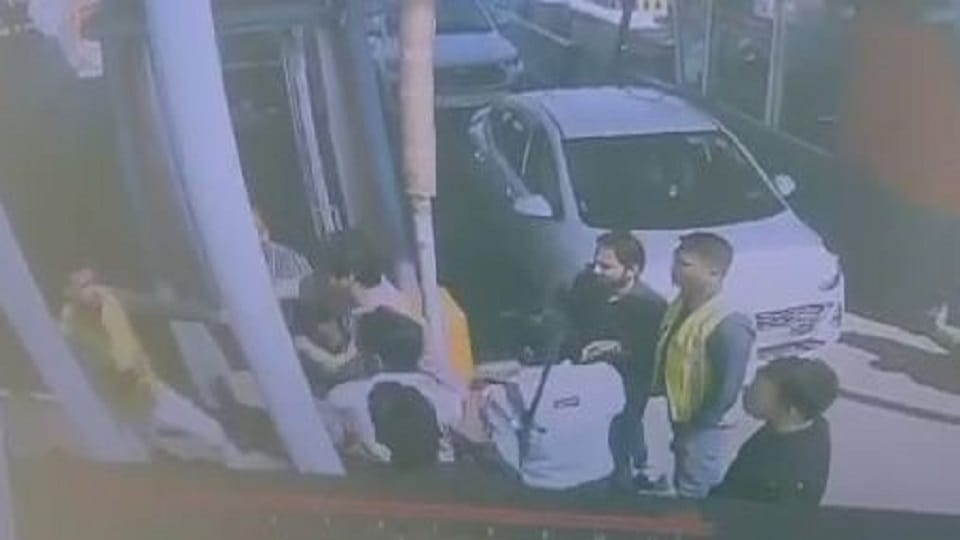 Mathura News: Car riders create ruckus at Jabra toll plaza toll worker beaten fiercely