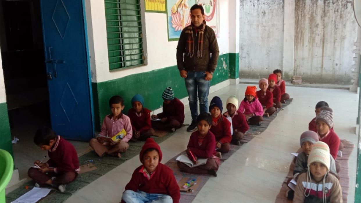 Investigation: There is no furniture facility in 29 schools, 2050 students study sitting on the ground