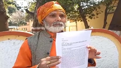 Hamirpur: तेरहवीं संस्कार के दौरान पत्नी पर वशीकरण करने का आरोप लगा पुजारी को बंधक बना की मारपीट, काटी चोटी Hamirpur: Priest taken hostage, beaten and braid cut