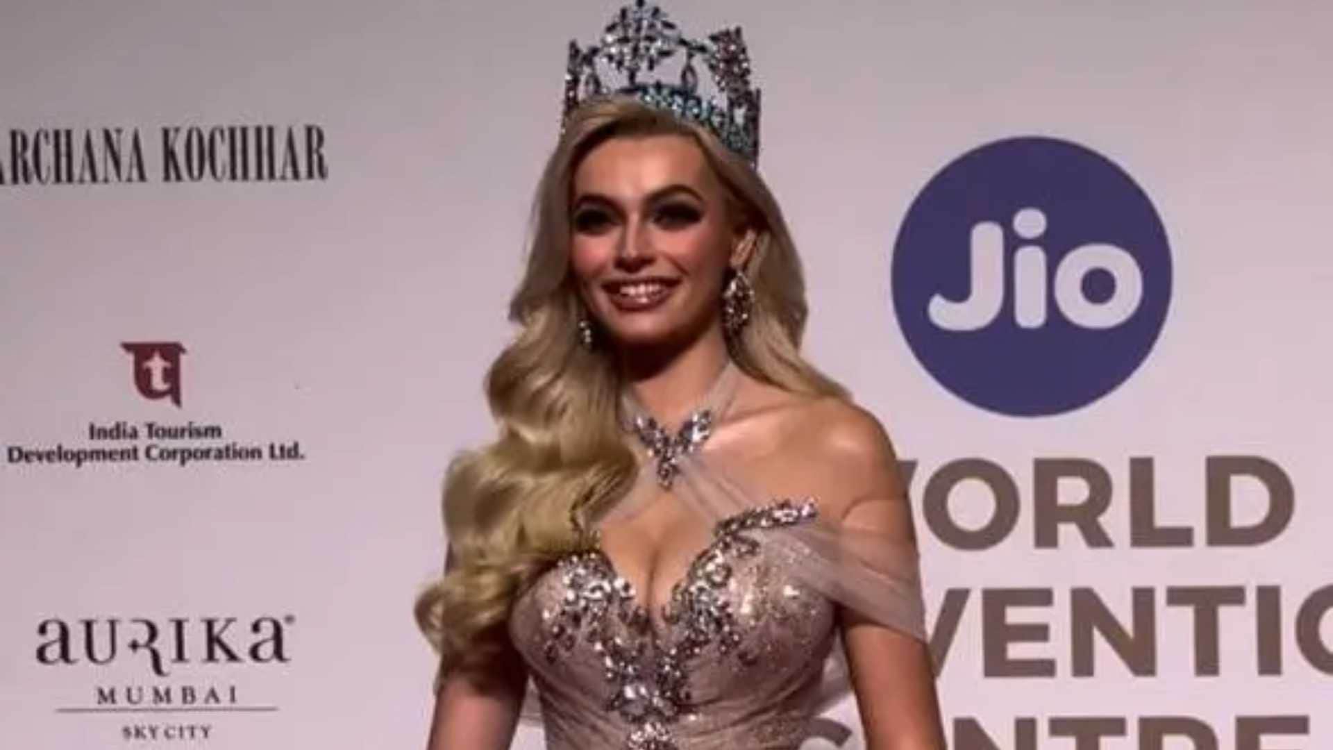 Stars arrived to enjoy Miss World 2024 competition Kriti Sanon Pooja Hegde spread magic on red carpet