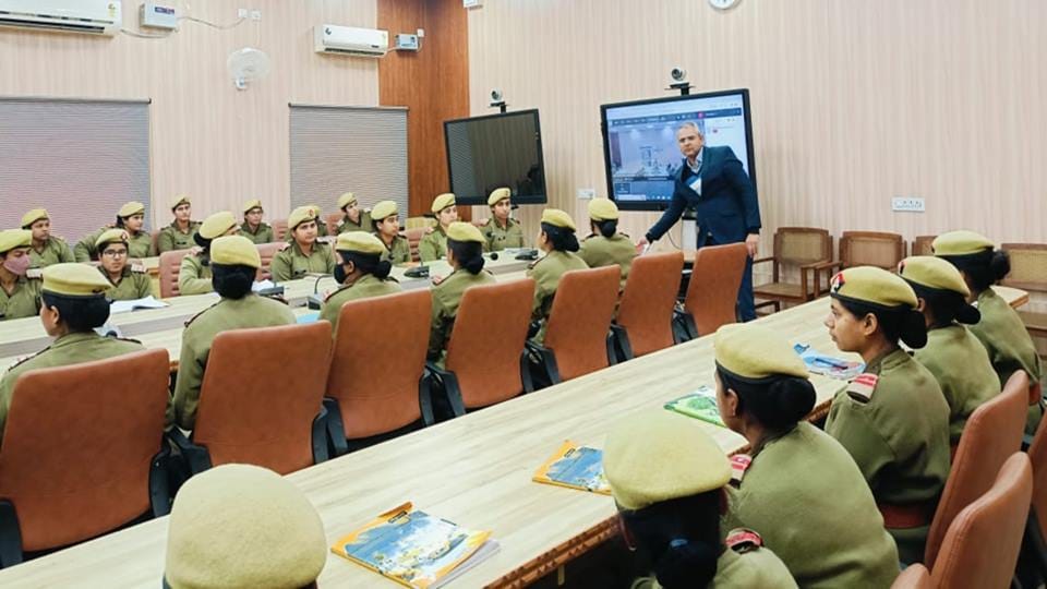 UP: female sub inspectors will defeat cyber criminals, getting training in dealing with deepfakes and AI