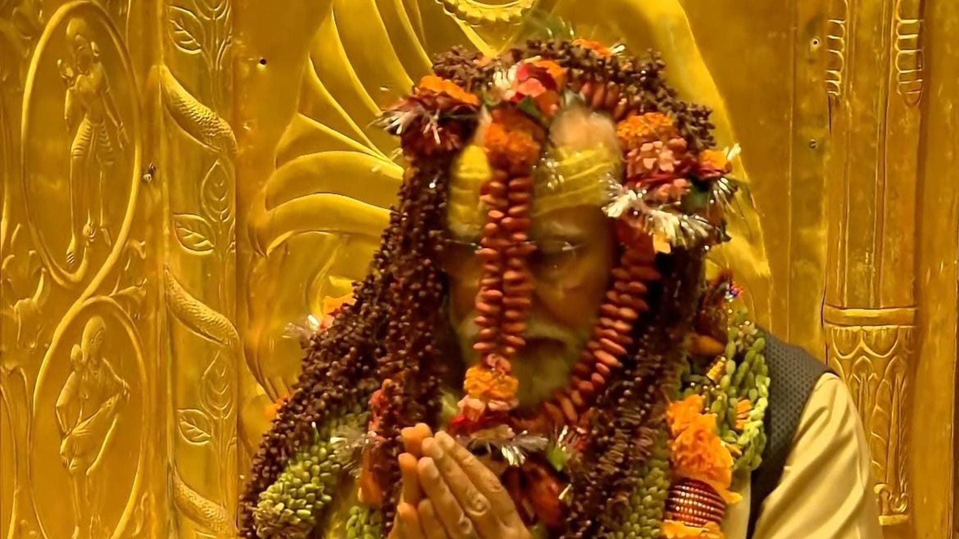 PM Modi visited Baba Vishwanath dham in varanasi sought blessings for victory
