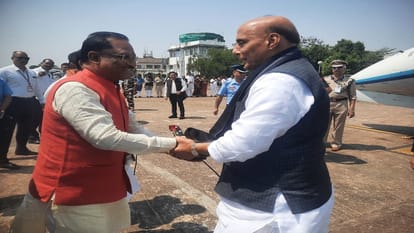 रक्षा मंत्री राजनाथ सिंह पहुंचे रायपुर