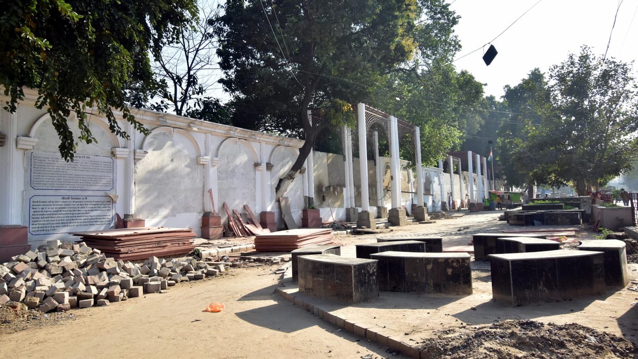 Smart city residents gasped while building 108 meter Shaheed Wall, construction is going on for last two and