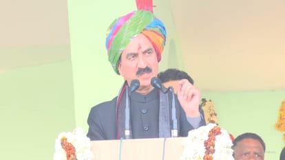 Mandi News: सीएम सुक्खू बोले-लोकतंत्र में कुर्सी चुराने की कोशिश करने वालों को जनता माफ नहीं करेगी CM sukhvinder Sukhu said those trying to steal the chair will have to face public revolution