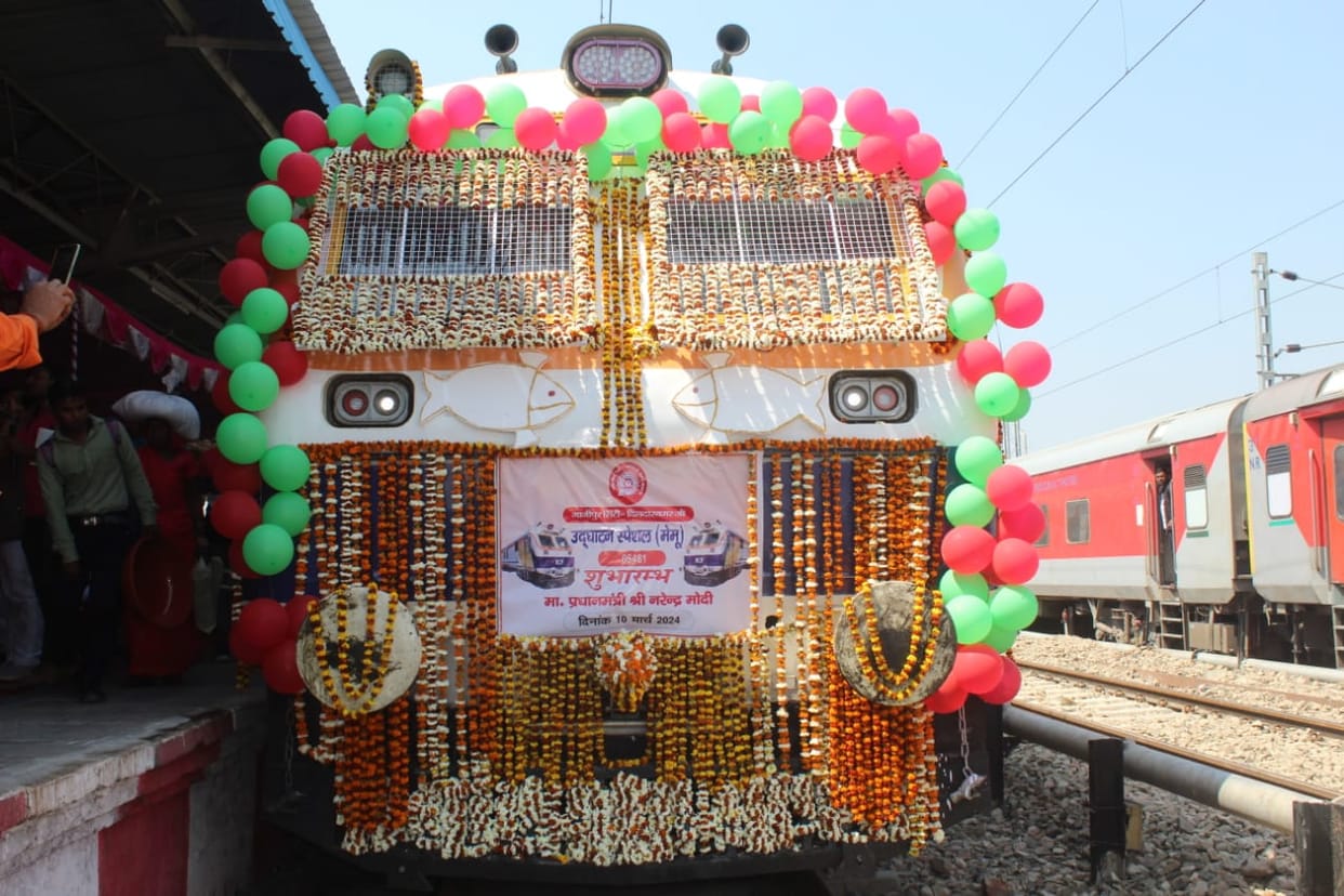 PM Modi inaugurated many projects including Sonwal Station to Ghazipur Ghat Station rail line