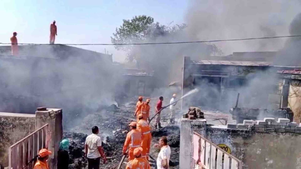 Ajmer: Fire broke out in a plastic bag manufacturing factory.