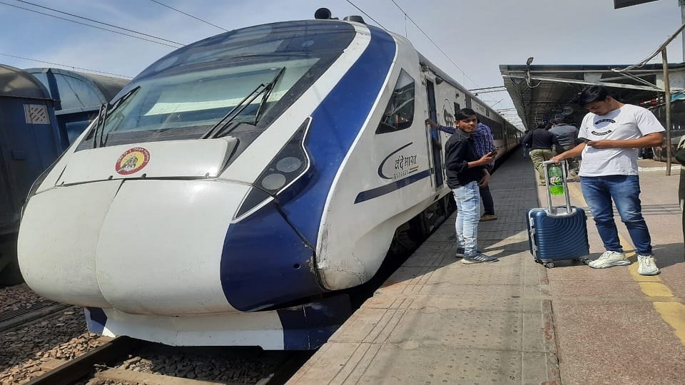 Vande Bharat train stopped at Aligarh station