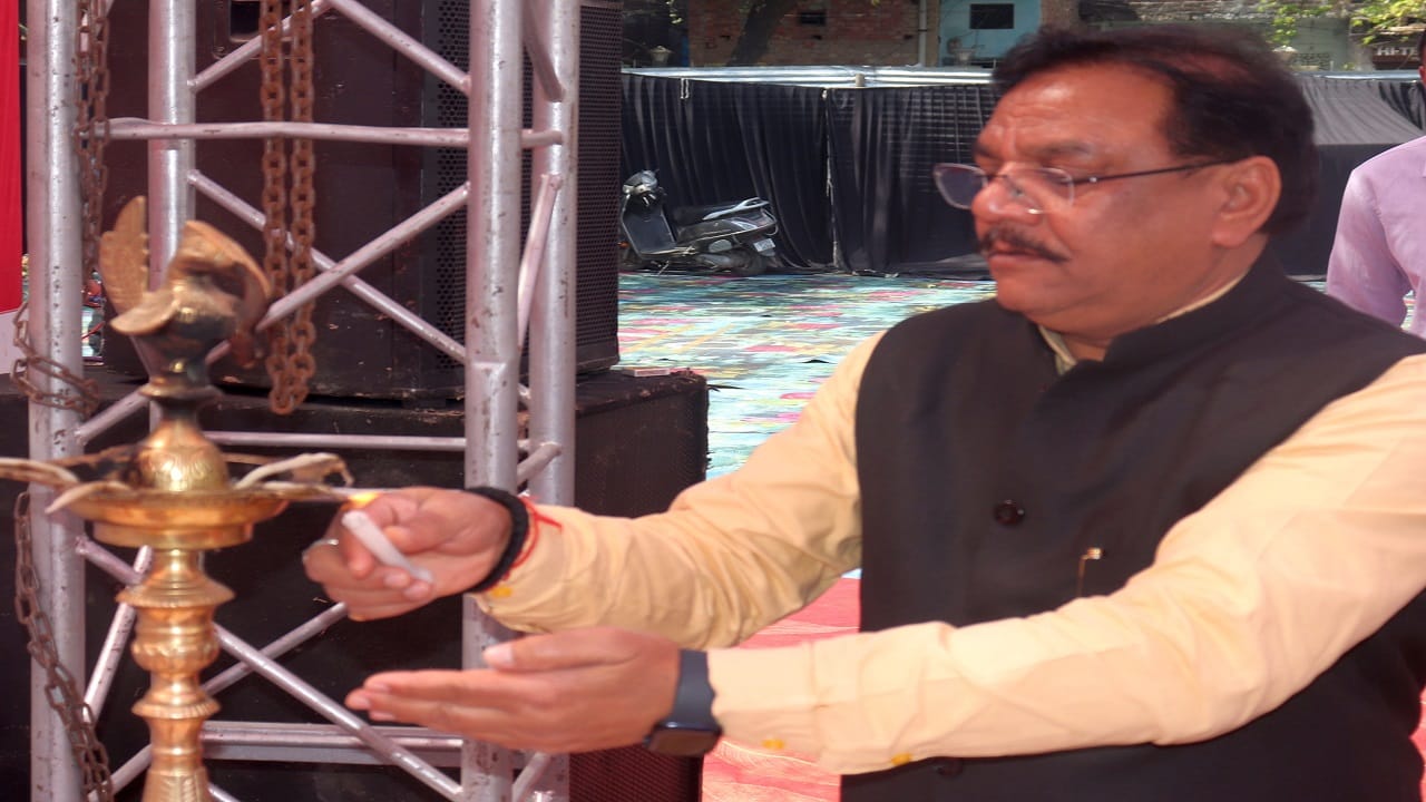 Village heads and farmers honored in Amar Ujala Gaon Mahotsav