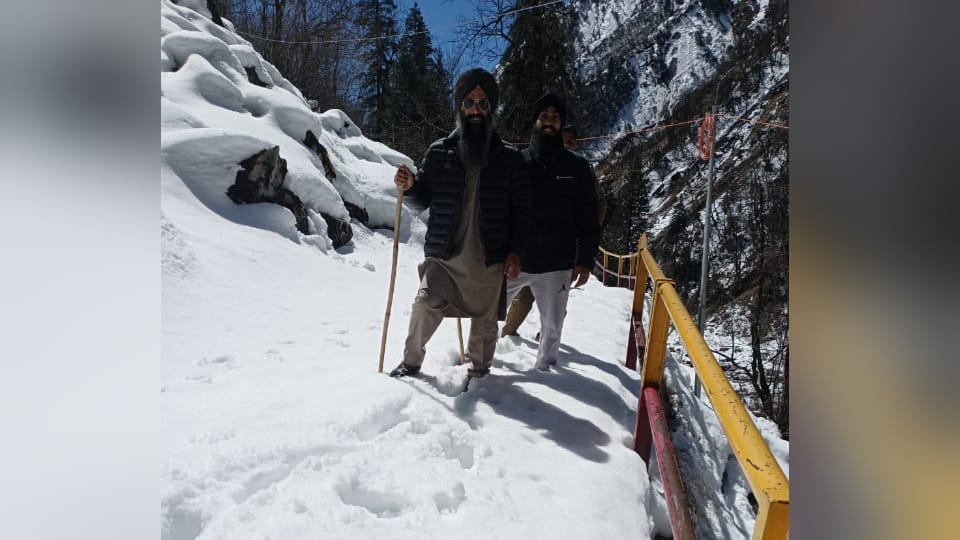 Hemkund Sahib Yatra 2024 Heavy Snow on Route Glacier Active team Return left Inspection