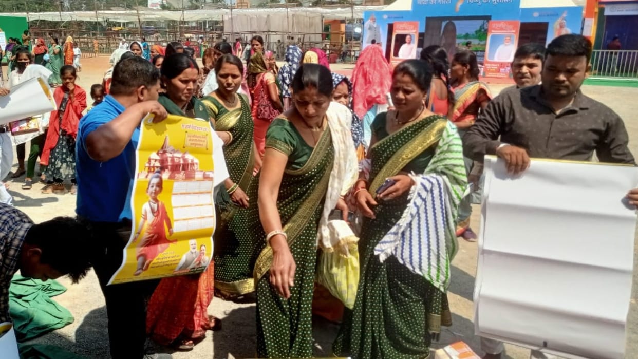 Chhattisgarh News: Publicity material distributed in Mahtari Vandan Sammelan, people praised the government