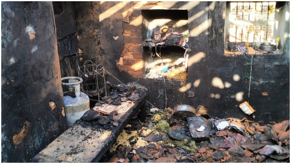 Husband sets house on fire after quarrel with wife in Damoh
