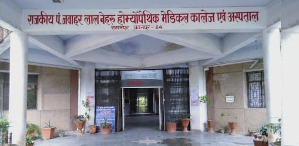 Promotion of private clinic in the fest of Homeopathic College, two groups clashed, fierce fighting and abusin