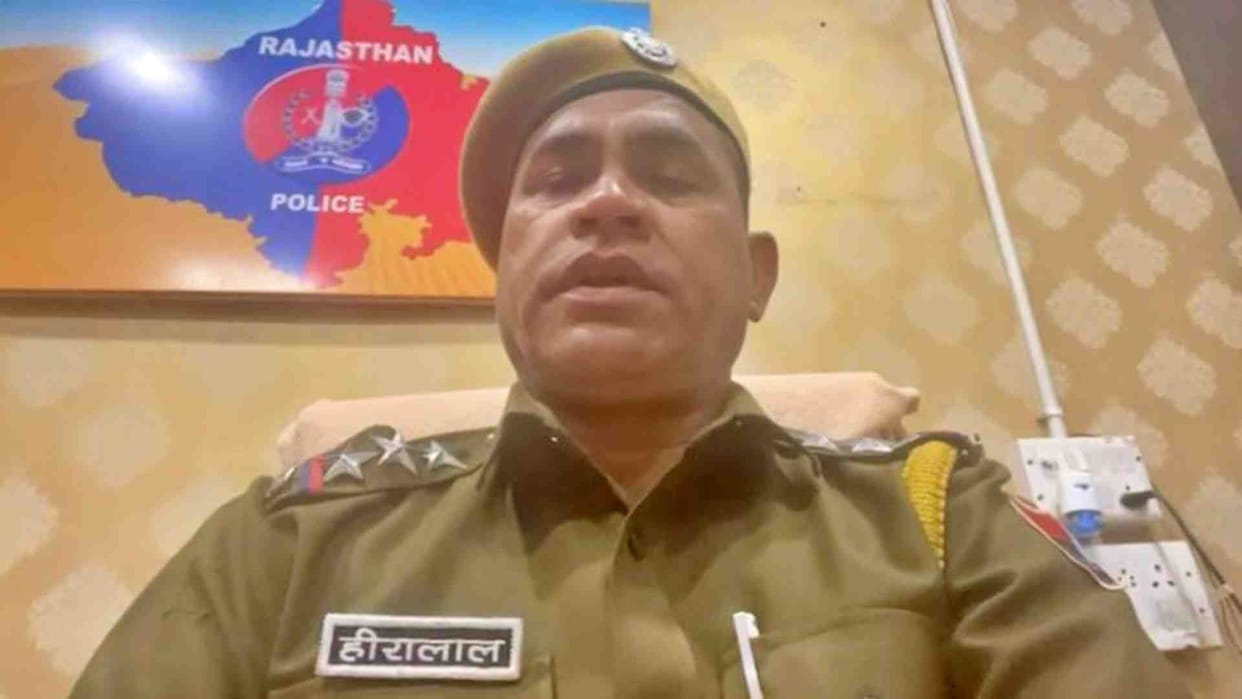 Dausa News: Police took the accused of theft around in the market