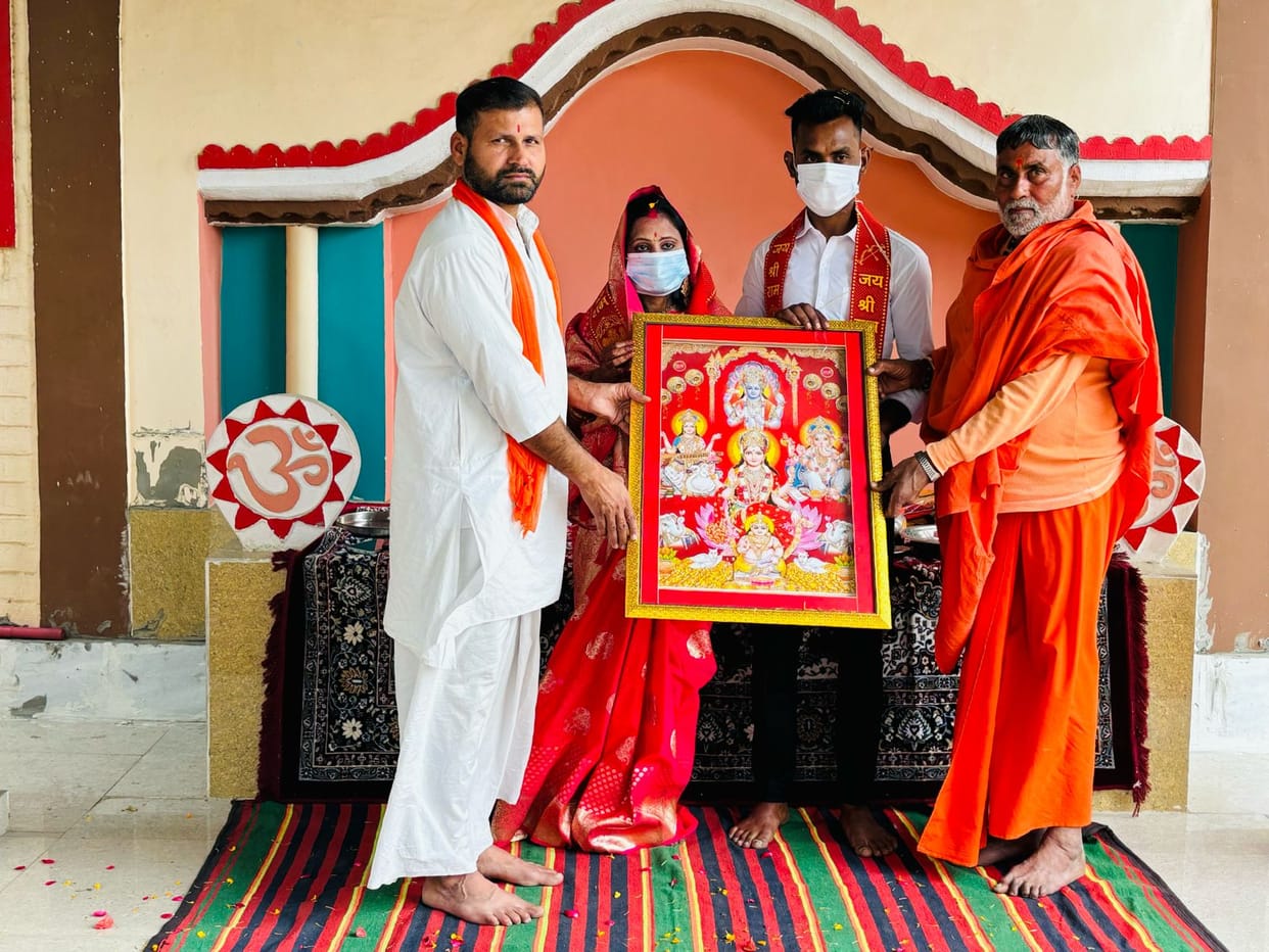 Left Islam and adopted Hinduism religion, Shahnawaz became Rahul and Arshi became Poonam
