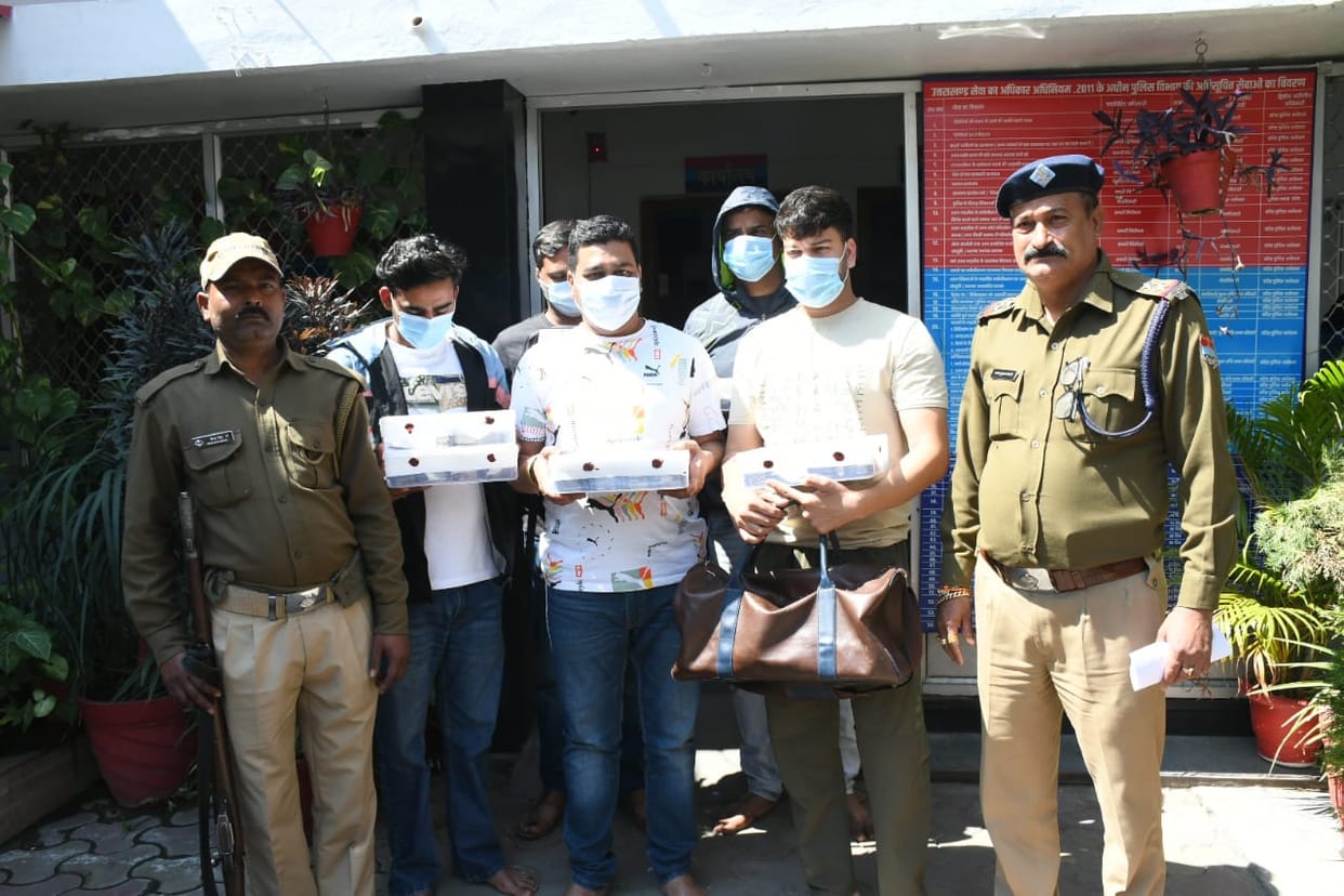 Haldwani police Arrested five accused involved in online betting 15 lakh cash recovered