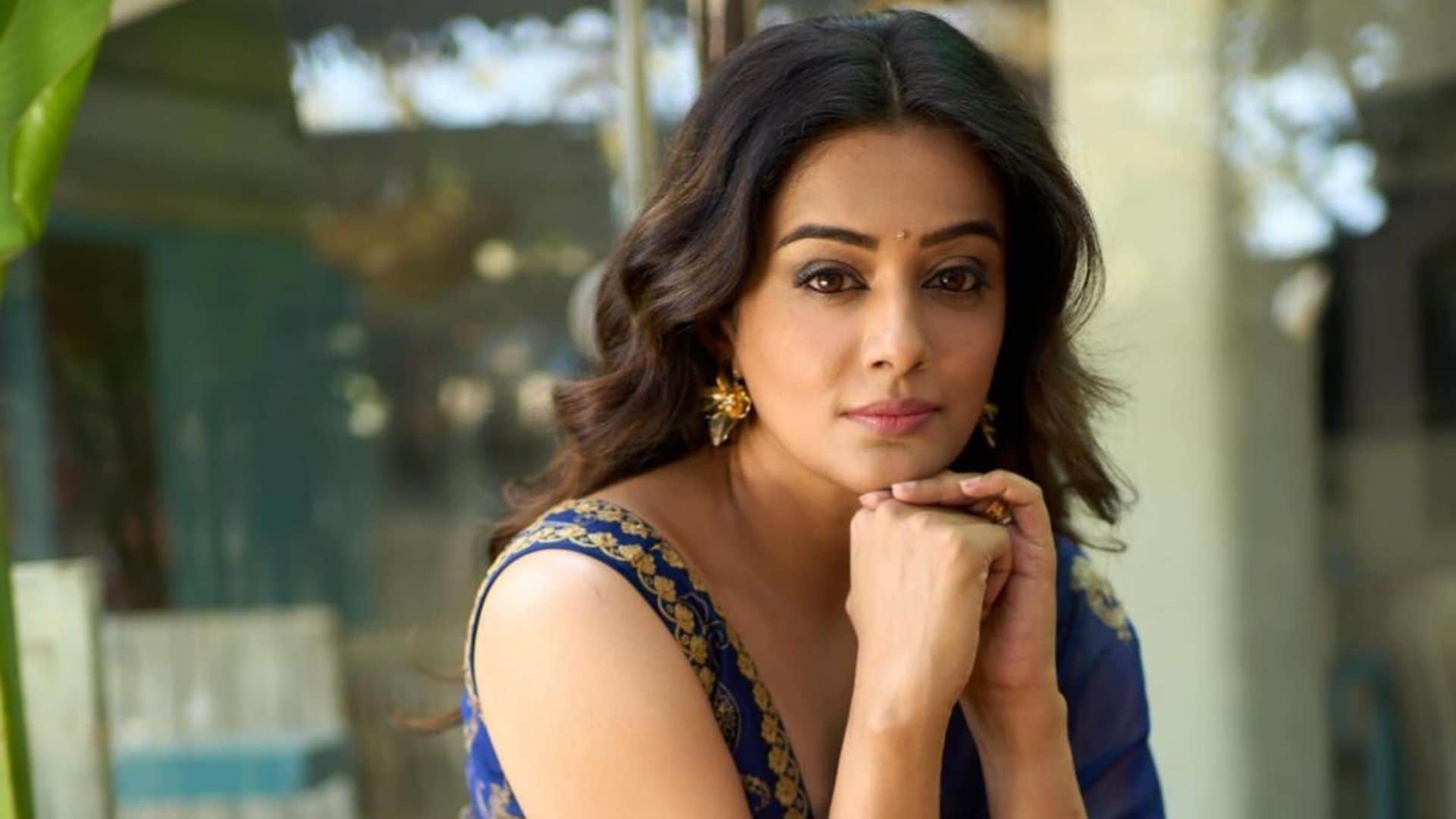 Priyamani Share Work Experience With Maidaan Ajay Devgn Jawan Shah Rukh Khan Said Both Express With Their Eyes