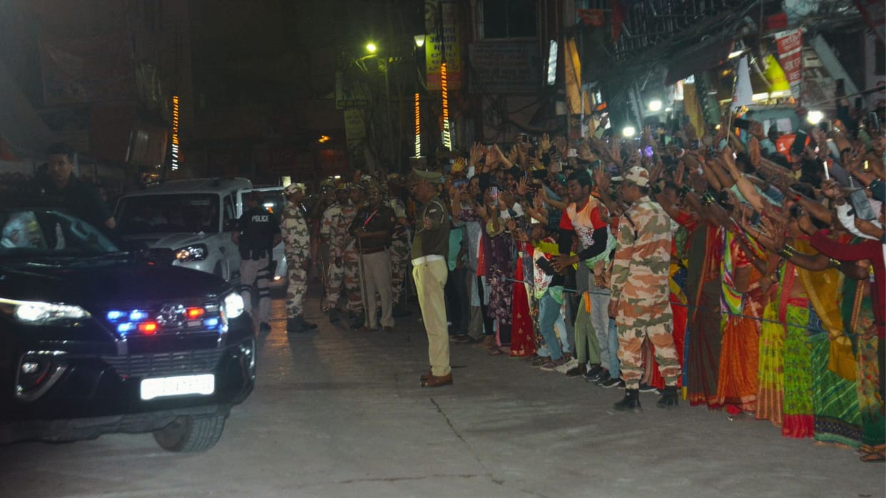 PM Modi In Varanasi covered 30 KM distance by road in 70 minutes in varanasi