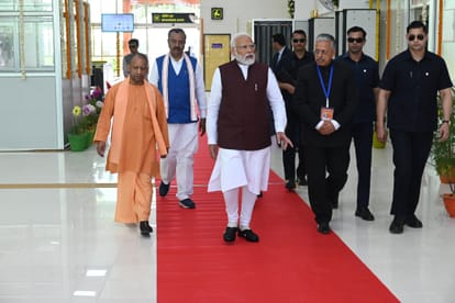 PM Modi in Azamgarh targeted opposition said Modi person from different soil