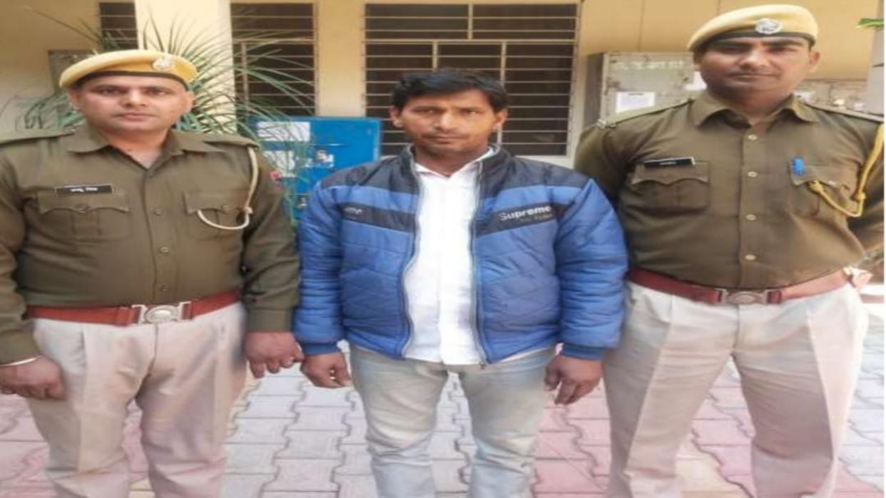 Rajasthan News: Class IV employee turned out to be accused in case of breaking locks in UBI, police detained