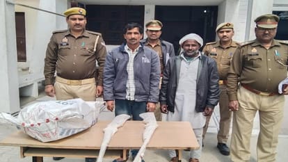 Rampur: पीपली वन में अवैध हथियार बनाने की फैक्टरी पकड़ी, दो आरोपी गिरफ्तार, रायफल-बंदूक और कारतूस बरामद Rampur: Illegal weapons manufacturing factory caught in Peepli Forest, two accused arrested