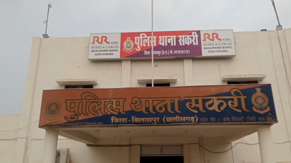younger brother killed elder brother by attacking him with an axe in Bilaspur