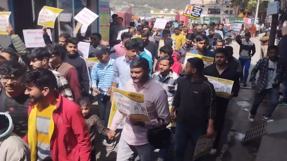 Uttarakhand Bhu kanoon Swabhiman rally regarding Mool niwas and land law in Srinagar Garhwal Huge Crowd