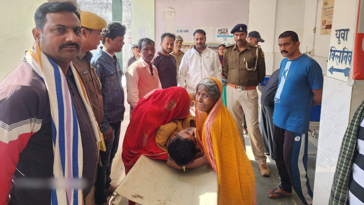Sitamarhi News: bullies caught a priest, tied him up and beat him fiercely, his condition is critical