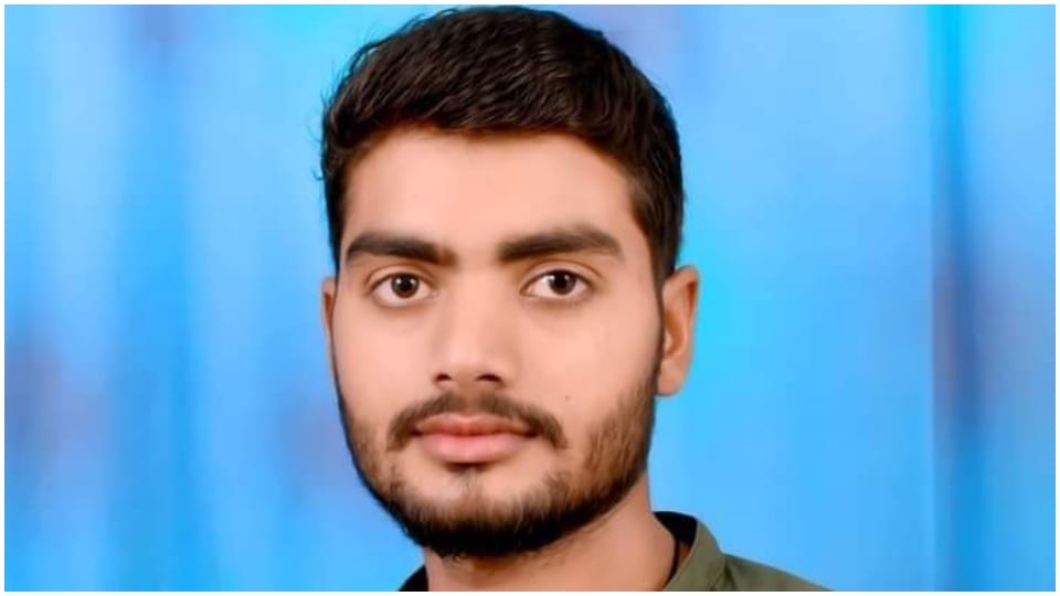 Young man hanged himself due to love affair in Tikamgarh serious allegations against girlfriend family