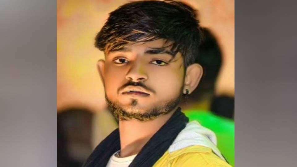 Youth dies after falling from height after touching HT line wire in Firozabad