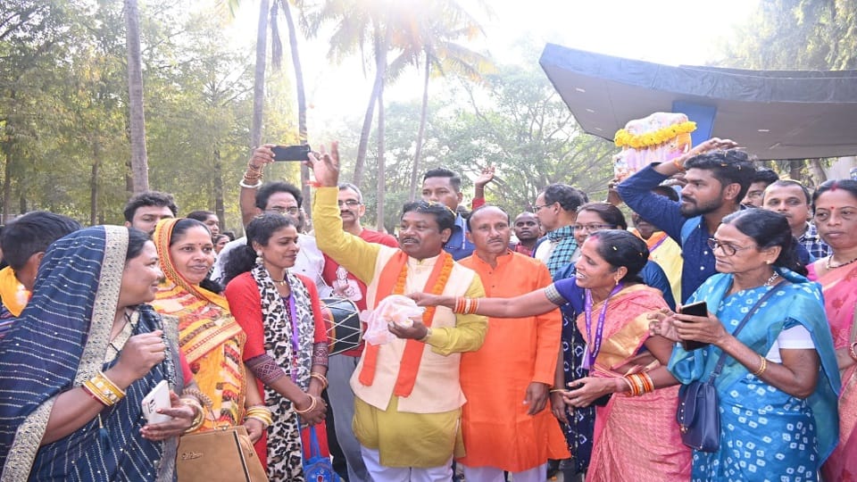 Group of devotees returned from Ayodhya railway station became Rammay in Jagdalpur