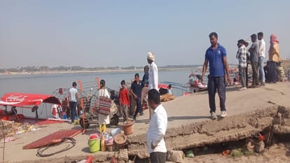 Girl reached Arail Ganga Ghat to transport goods worth lakhs in two cargo vehicles.