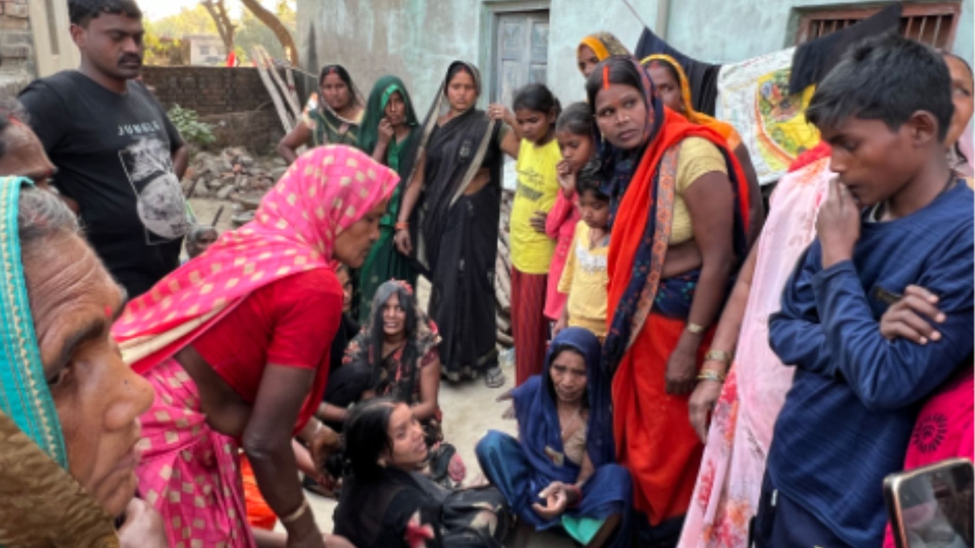 Ghazipur bus fire accident crying in wedding family instead of Shehnai